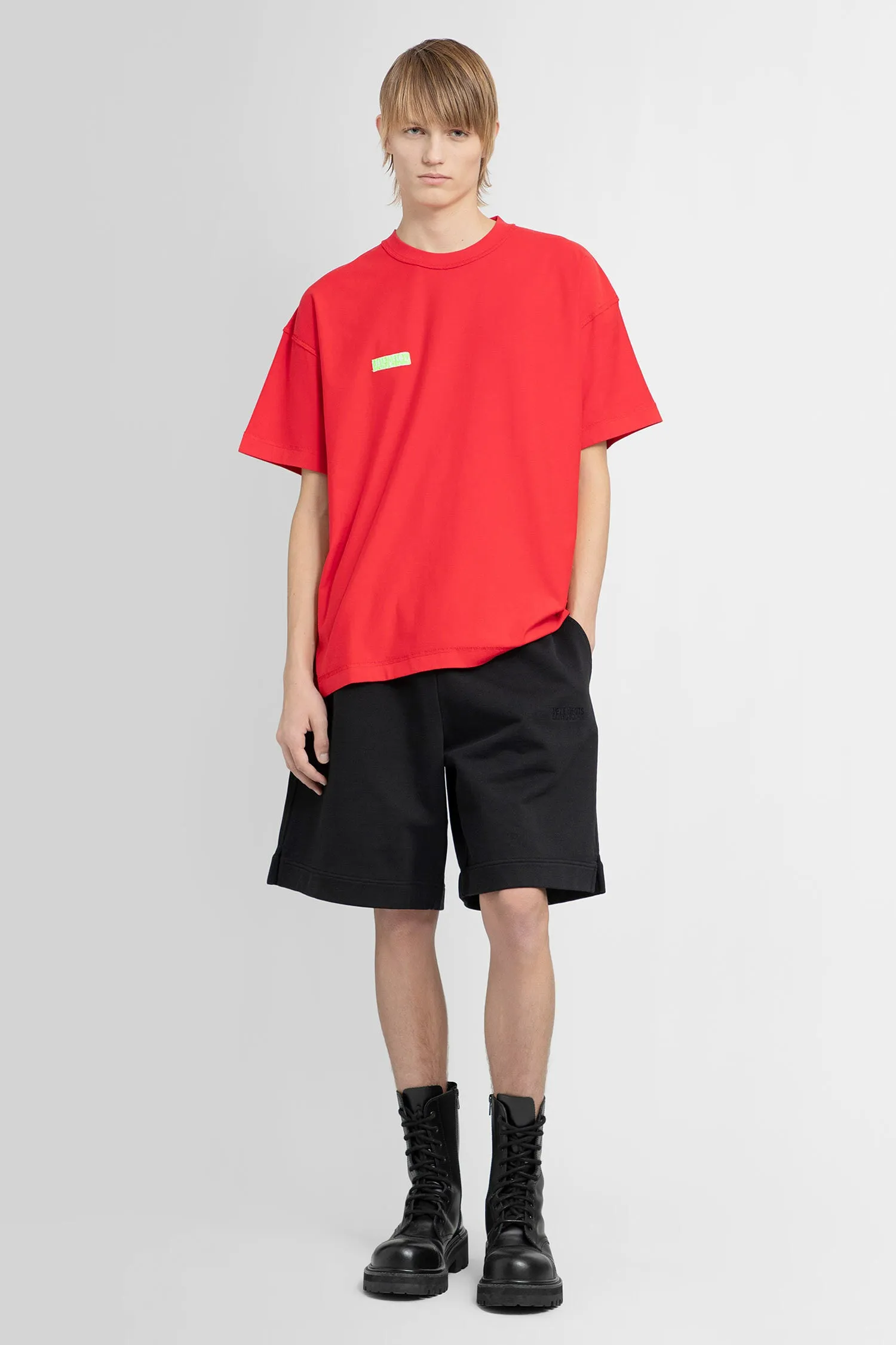 VETEMENTS MAN RED T-SHIRTS & TANK TOPS